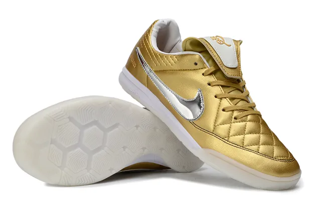 Nike Sapatos de futebol indoor de couro com ponta acolchada em ouro, prata e metálico 4