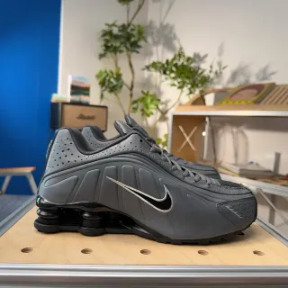 Nike رمادي أسود Shox Column Heel مثقبة جزء علوي مصنع أحذية رياضية نمط حياة