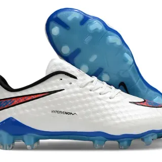 Nike Hypervenom Chaussures de football blanc bleu low-cut avec empeigne synthétique texturée en nid d'abeille à l'avant-pied pour terrain ferme
