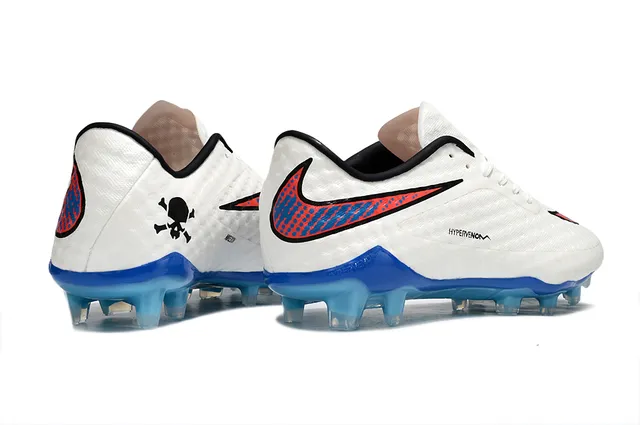 Nike Hypervenom Chuteiras de futebol branco e azul low-cut com upper sintético texturizado honeycomb na ponta do pé para terreno firme 5