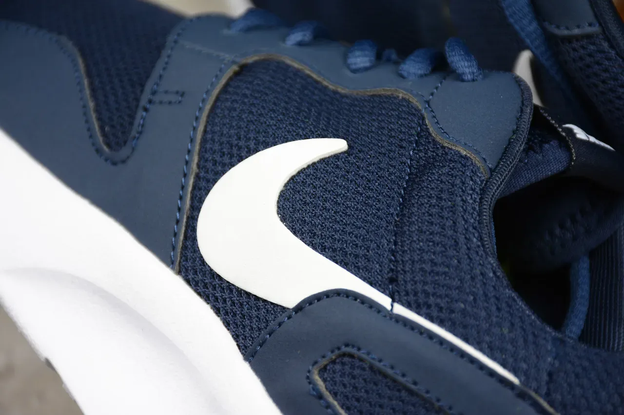 Nike Navy White Mesh Upper Synthetic Overlays Lifestyle Sneakers 2