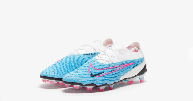 Nike Phantom GT 蓝粉色针织鞋面波浪纹理人造草地足球鞋 2