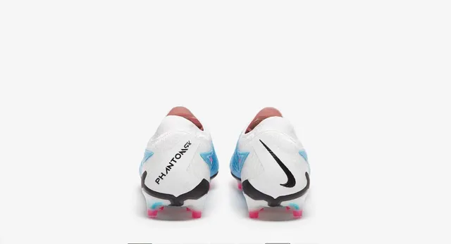 Nike Phantom GT 蓝粉色针织鞋面波浪纹理人造草地足球鞋 3