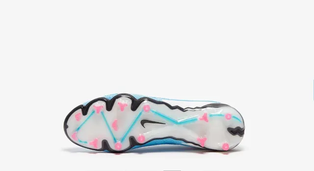 Nike Phantom GT 蓝粉色针织鞋面波浪纹理人造草地足球鞋 4