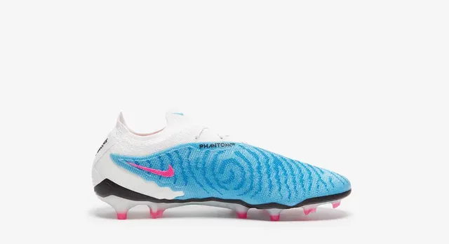 Nike Phantom GT 蓝粉色针织鞋面波浪纹理人造草地足球鞋 5