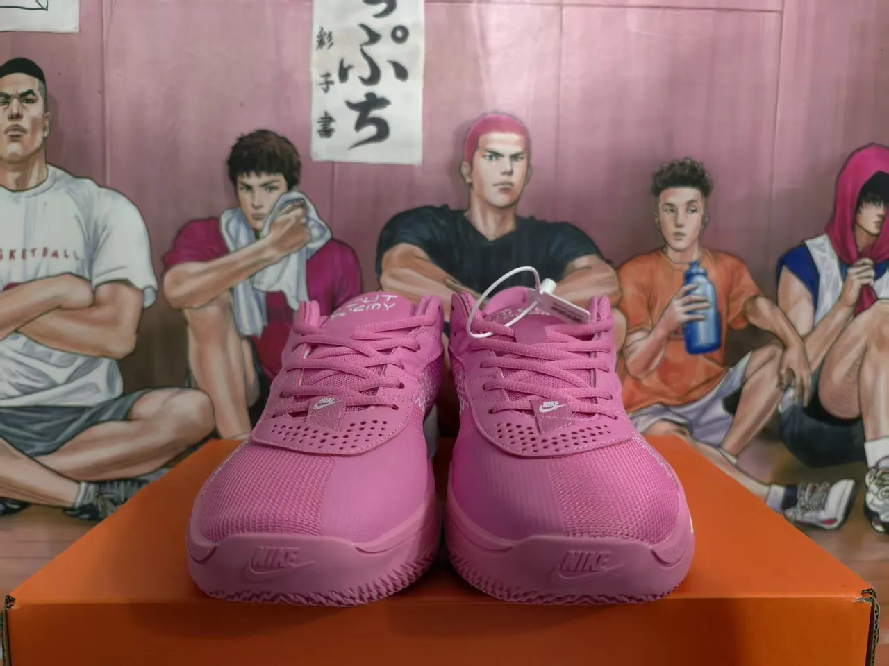 Nike গোলাপি আর সাদা লো-টপ মেশ এবং সিন্থেটিক বাস্কেটবল জুতো 2