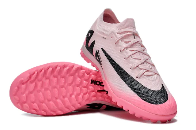 Nike Chaussures de football Turf Flyknit Knit Upper rose et noir avec Swoosh et graphique latéral 2