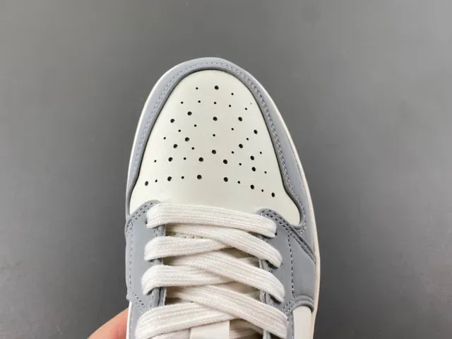 Nike 粉灰 铆钉 Swoosh 图案 鳄鱼压纹 鞋跟 生活方式运动鞋 5