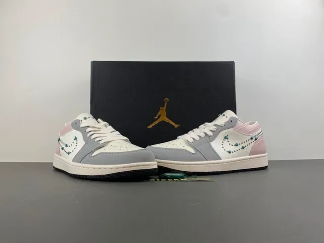 Nike 粉灰 铆钉 Swoosh 图案 鳄鱼压纹 鞋跟 生活方式运动鞋 13