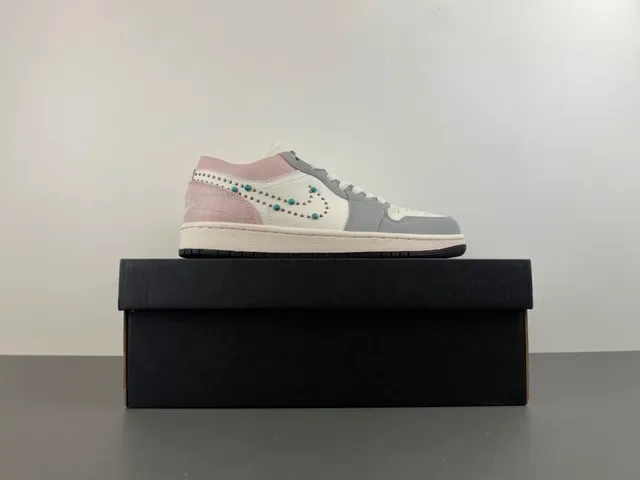 Nike 粉灰 铆钉 Swoosh 图案 鳄鱼压纹 鞋跟 生活方式运动鞋 15