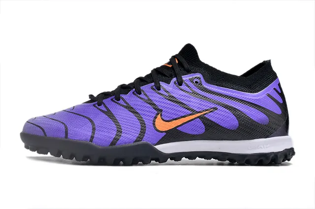 Nike أحذية كرة القدم للعشب بنفسجي وأسود مع وجه علوي من التنسج وطبقات الموجة الاصطناعية 6