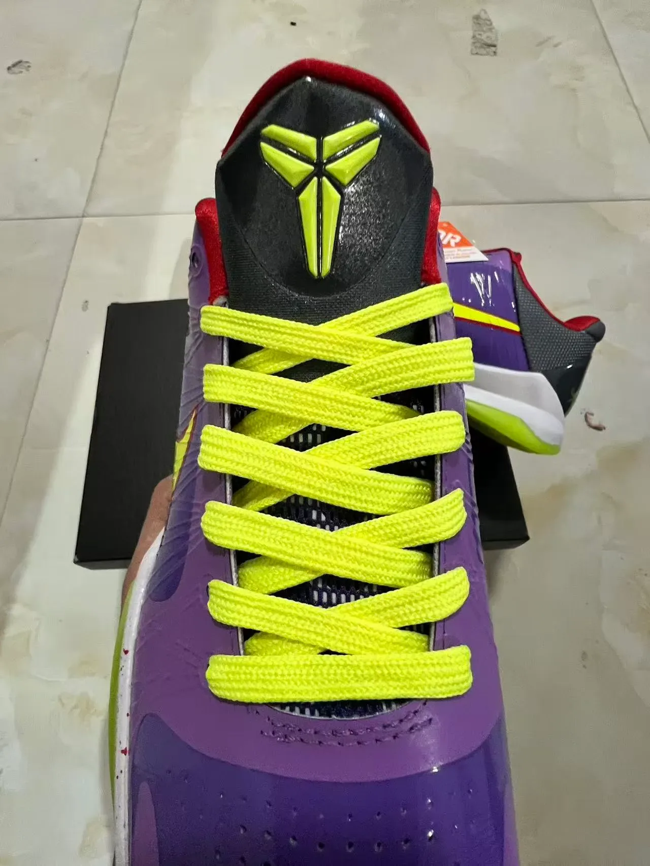 Nike أحذية كرة السلة بنفسجي أصفر لامعة من البولي يوريثان حيوية Swoosh وأربطة 4