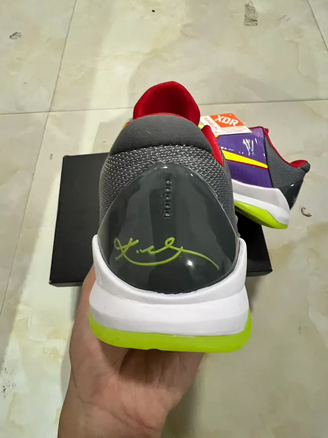 Nike أحذية كرة السلة بنفسجي أصفر لامعة من البولي يوريثان حيوية Swoosh وأربطة 8