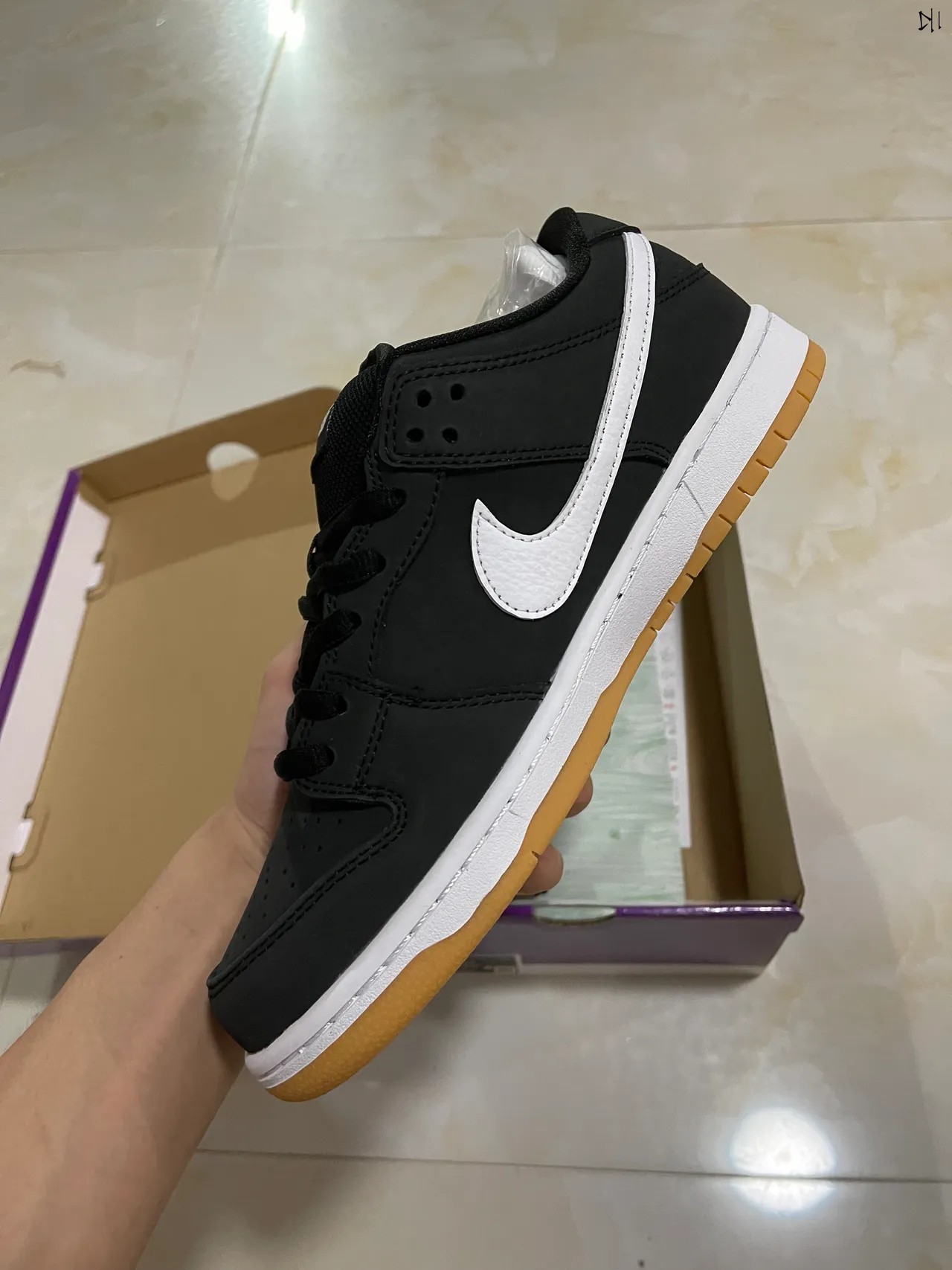 Nike SB Dunk Low काली सफेद गम स्केटबोर्ड जूते 5