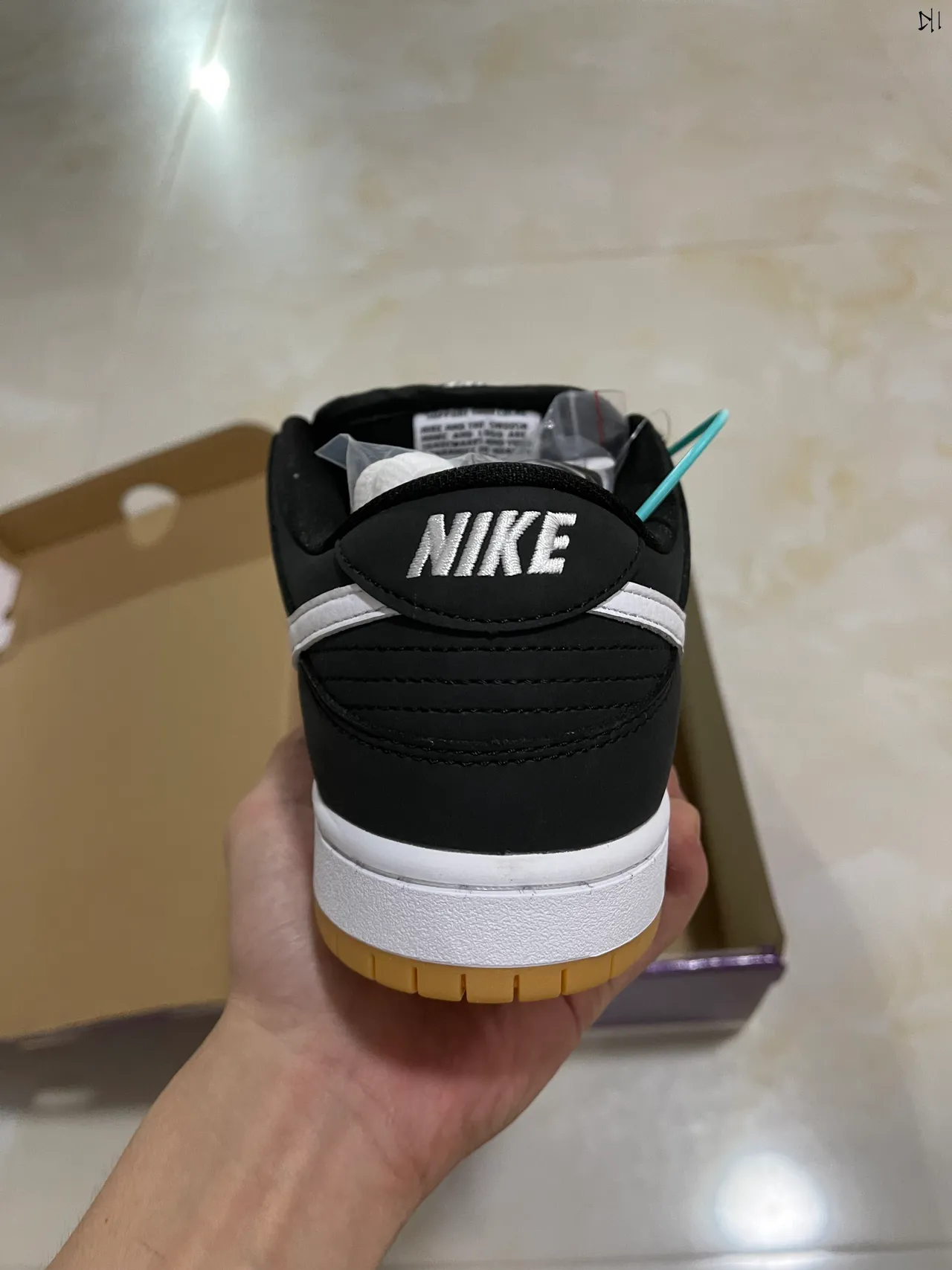 Nike SB Dunk Low काली सफेद गम स्केटबोर्ड जूते 7
