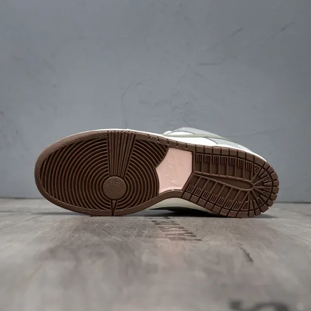 耐克 SB Dunk Low 灰白橄榄滑板鞋 5