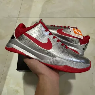 Nike चाँदी लाल धातु कृत्रिम अपर विकिरण लेजर-कट बनावट बास्केटबॉल शूज