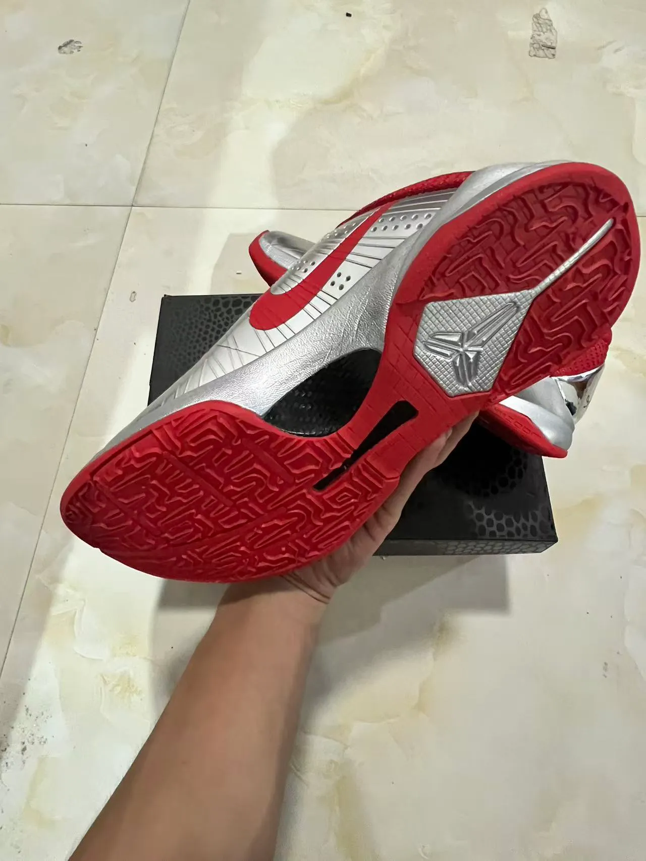 Nike Silver Red Metallic Synthetic Upper Radiating Laser-Cut Texture Basketball Shoes 6