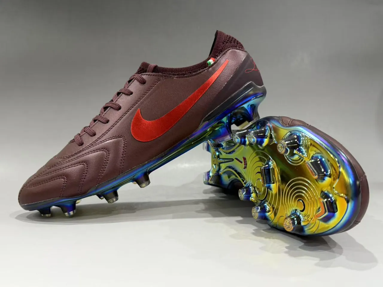 Nike Tiempo Legend Chaussures de football Rouge Vin Iridescent Terrain ferme 2
