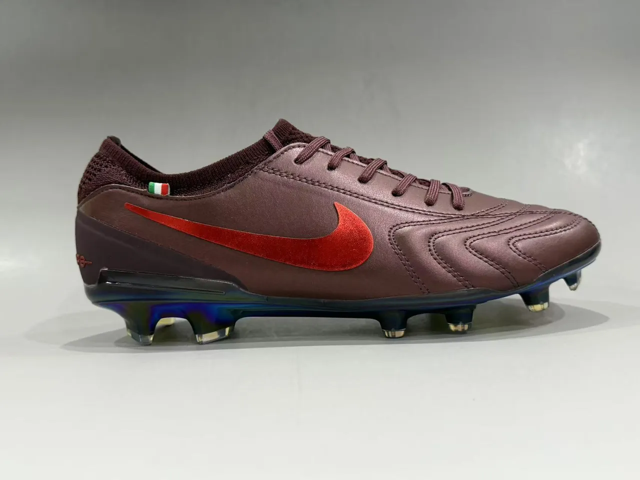 Nike Tiempo Legend Chaussures de football Rouge Vin Iridescent Terrain ferme 9
