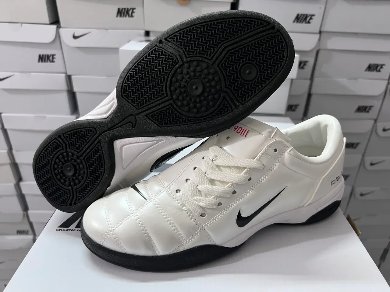 Nike Total 90 III সাদা কালো লাল ইন্ডোর সকার জুতা 4