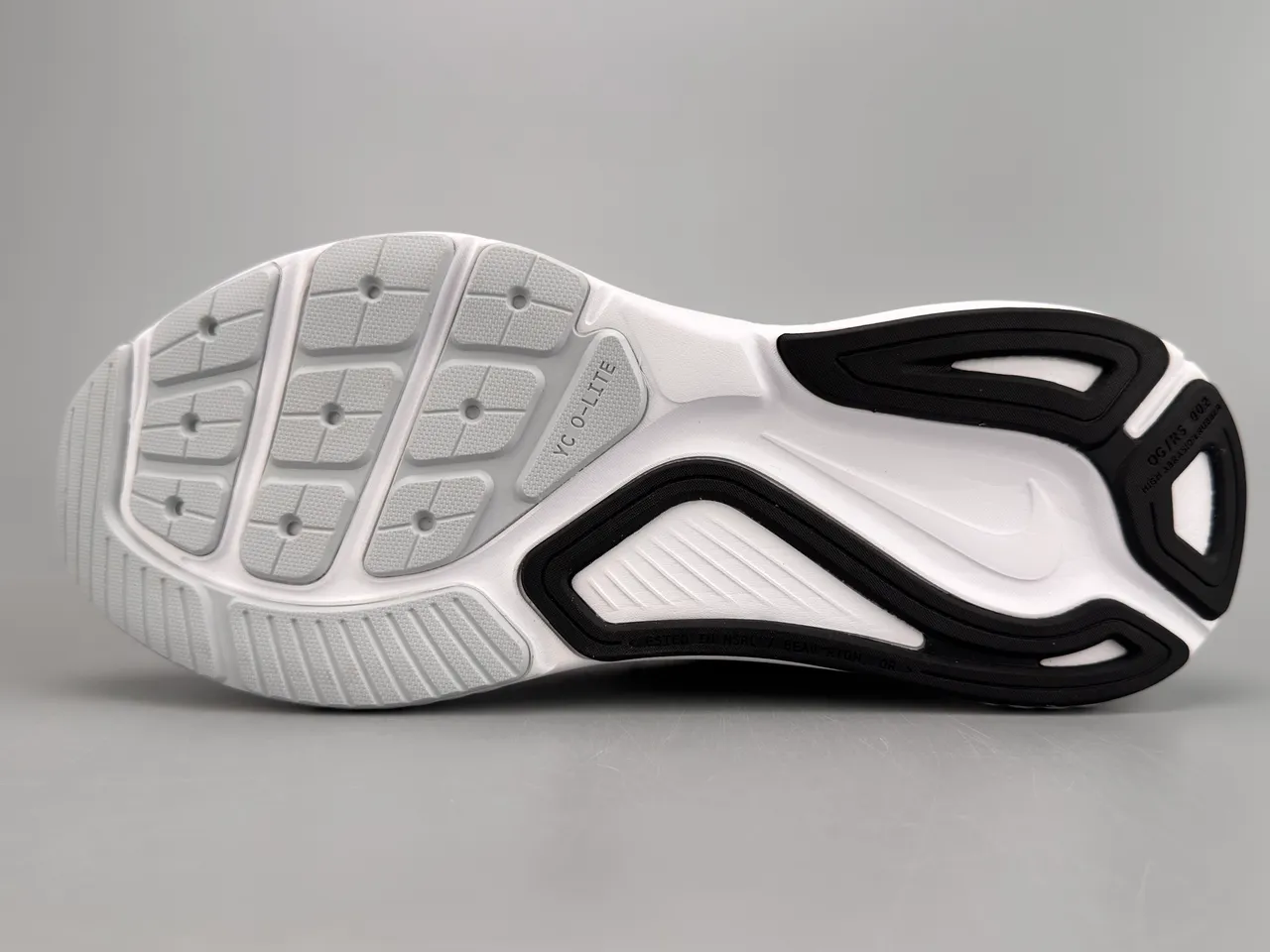 Nike White Black Engineered Mesh Upper Sculpted ReactX Midsole Running Shoes 8
