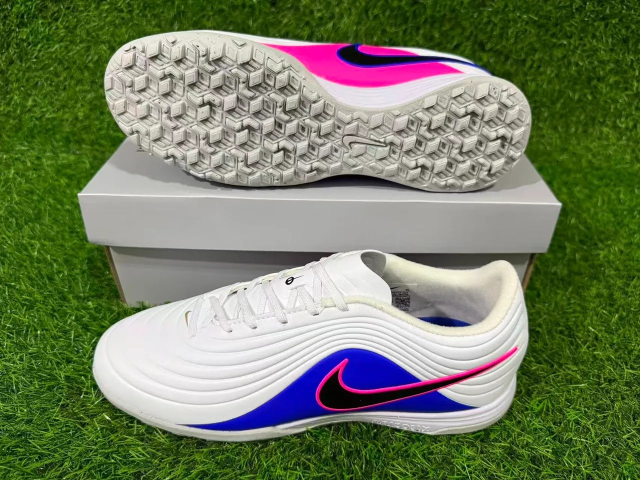 Nike Blanc Bleu basse haut synthétique superposition avant-pied côtelé gazon chaussures de football 5
