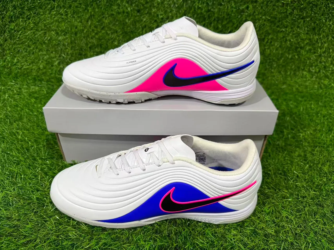 Nike Blanc Bleu basse haut synthétique superposition avant-pied côtelé gazon chaussures de football 6