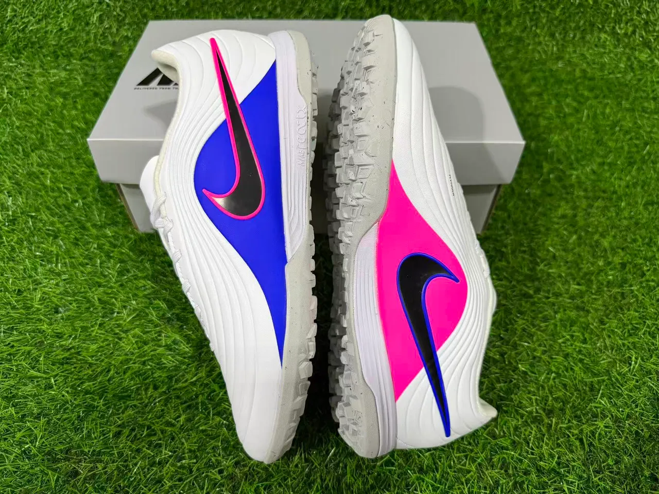 Nike Blanc Bleu basse haut synthétique superposition avant-pied côtelé gazon chaussures de football 8