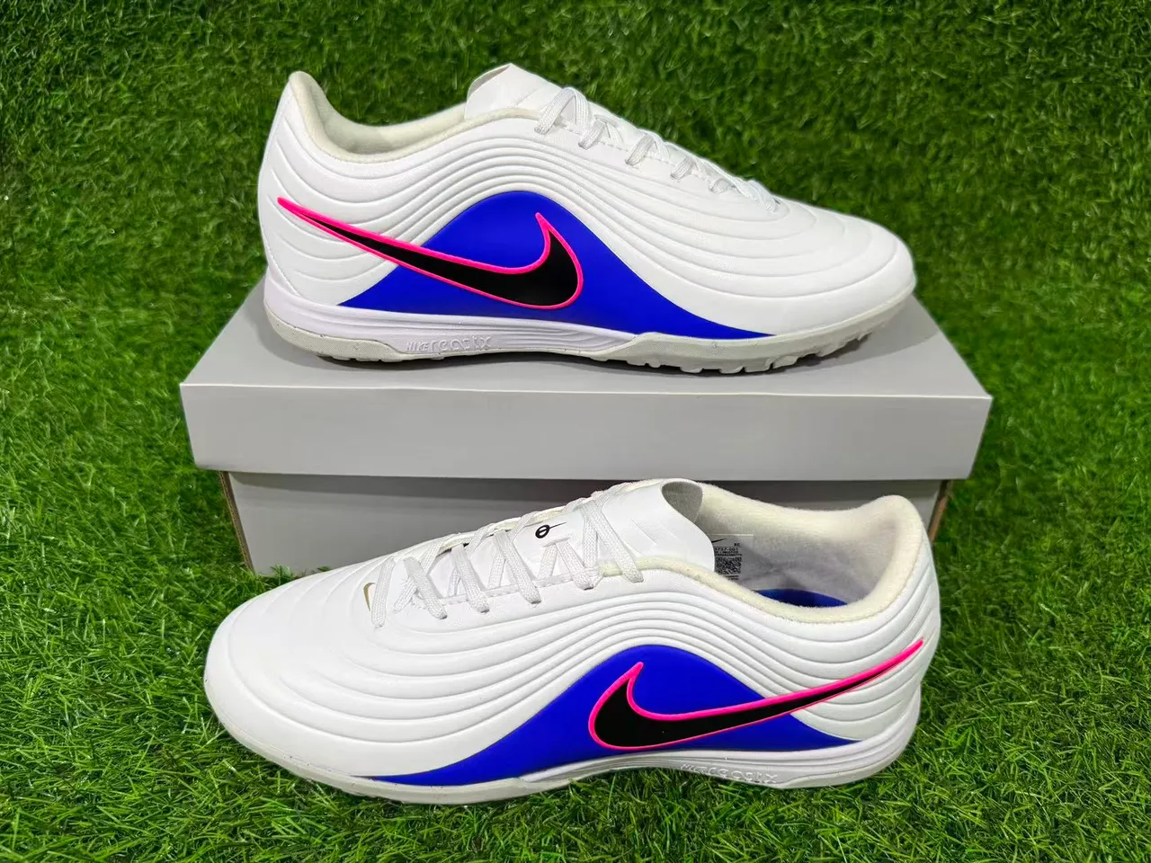 Nike Blanc Bleu basse haut synthétique superposition avant-pied côtelé gazon chaussures de football 9