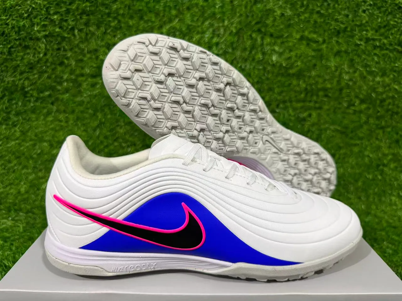 Nike Blanc Bleu basse haut synthétique superposition avant-pied côtelé gazon chaussures de football 10