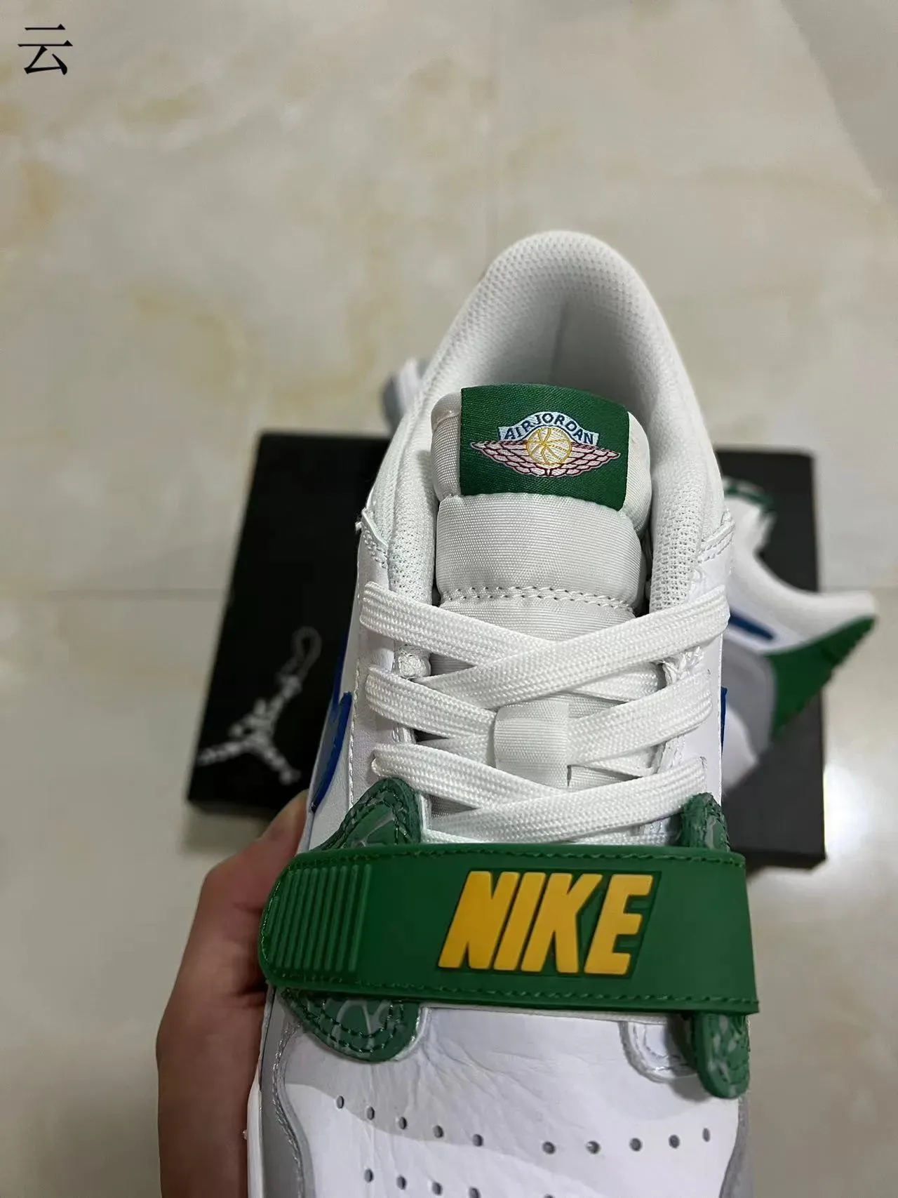 Nike সাদা সবুজ লো-টপ স্ট্র্যাপ লाइফস্টাইল স্নিকার 4