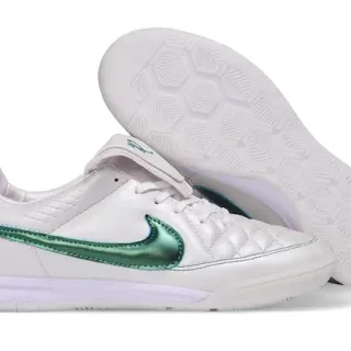 نيكي أحذية كرة القدم الداخلية أبيض وأخضر مع الجزء العلوي الصناعي المبطن و Swoosh المعدني