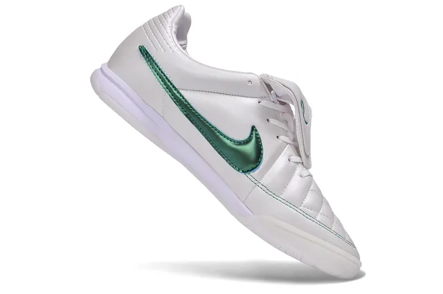 Nike Zapatos de fútbol indoor blanco y verde con empeine sintético acolchado y Swoosh metálico 2
