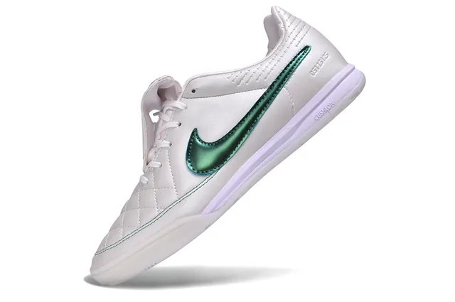 Nike Zapatos de fútbol indoor blanco y verde con empeine sintético acolchado y Swoosh metálico 3