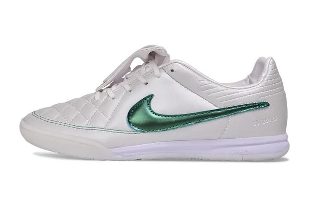 Nike Zapatos de fútbol indoor blanco y verde con empeine sintético acolchado y Swoosh metálico 6