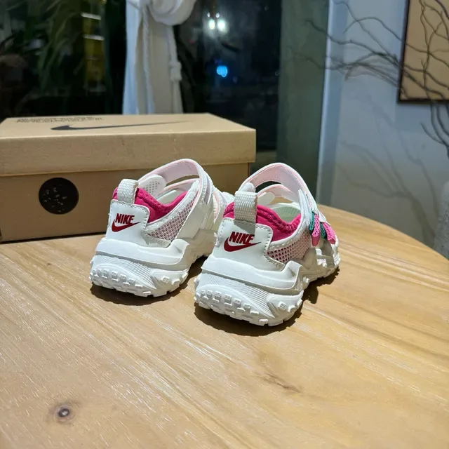 Nike White Pink Chunky Sole Dual Velcro Straps Lifestyle Sneakers 7