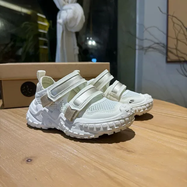 Nike White Pink Chunky Sole Dual Velcro Straps Lifestyle Sneakers 12