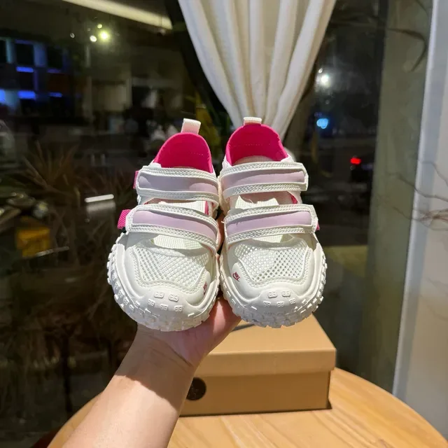 Nike White Pink Chunky Sole Dual Velcro Straps Lifestyle Sneakers 13