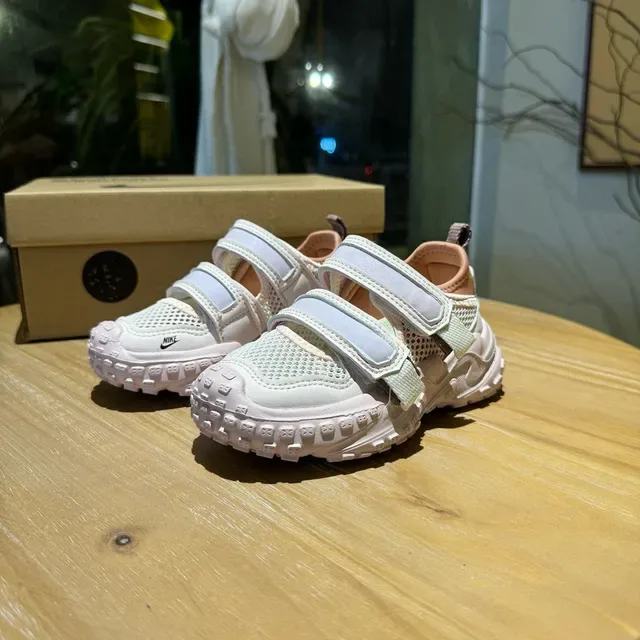 Nike White Pink Chunky Sole Dual Velcro Straps Lifestyle Sneakers 22
