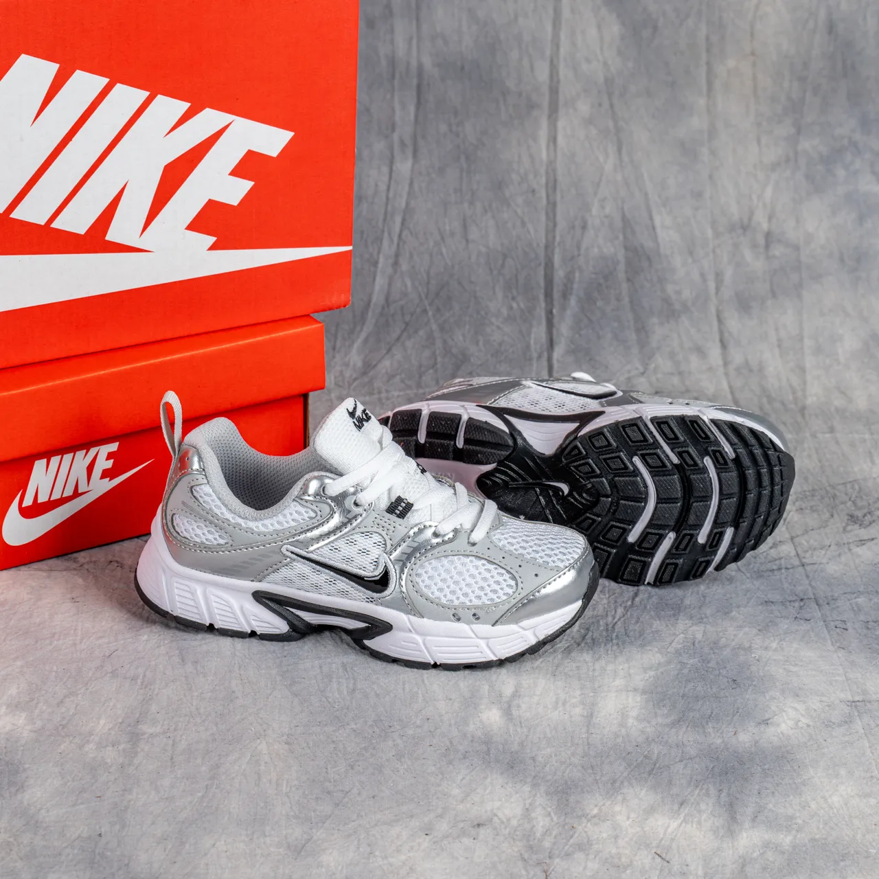 Nike White Silver Midsole Mesh And Synthetic Overlay Construction Chunky Sneakers 16
