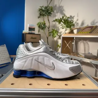 Nike branco prata Shox amortecimento de coluna material superior metálico tênis lifestyle
