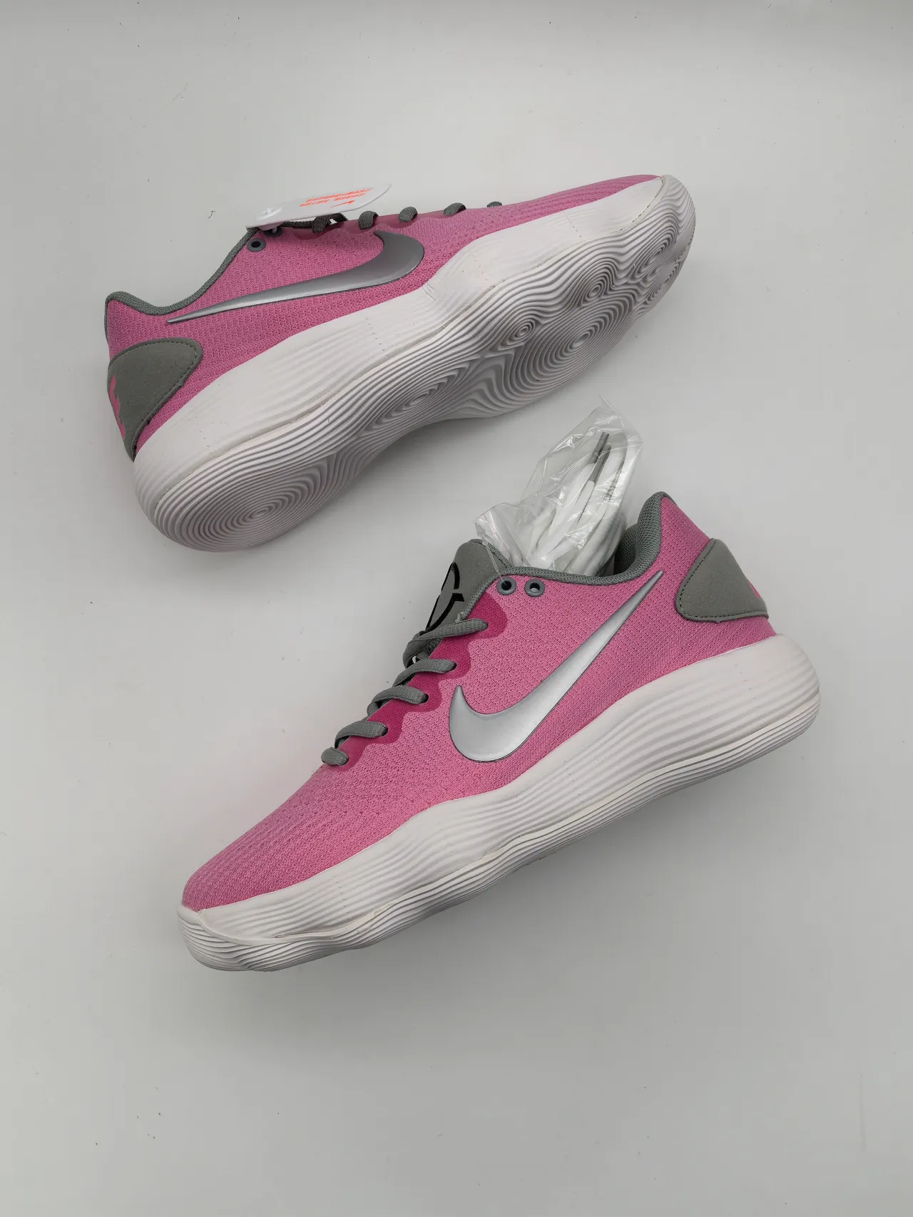 Nike Zoom Hyperfuse Pink Gray Low-Top Silhouette Suede Upper Basketball Shoes 3