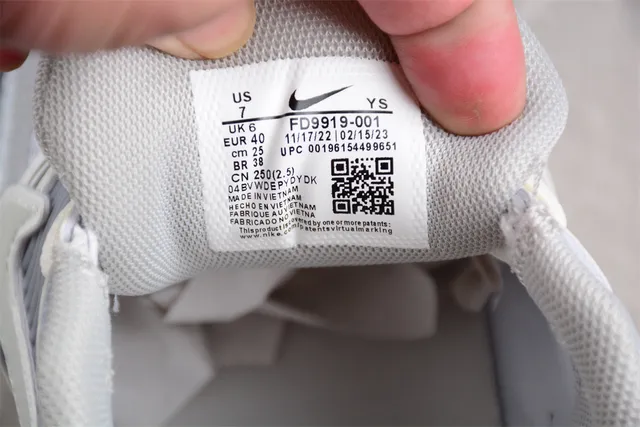 Nike Zoom Vomero 5 Cinza claro Cinza Escuro Tênis de Corrida 3