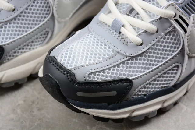 Nike Zoom Vomero 5 Cinza claro Cinza Escuro Tênis de Corrida 8