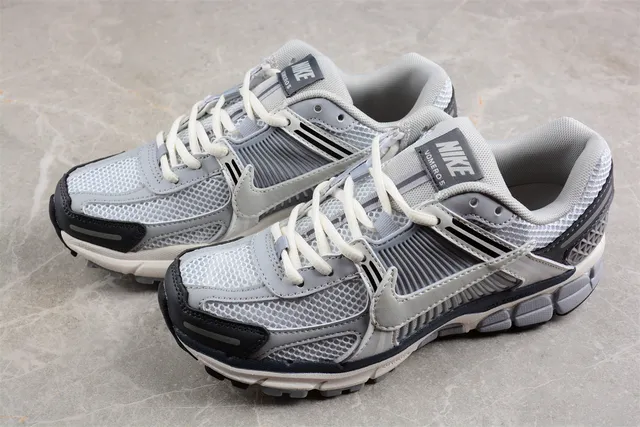 Nike Zoom Vomero 5 Cinza claro Cinza Escuro Tênis de Corrida 9