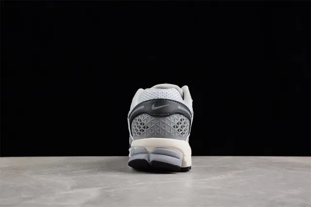 Nike Zoom Vomero 5 Cinza claro Cinza Escuro Tênis de Corrida 10