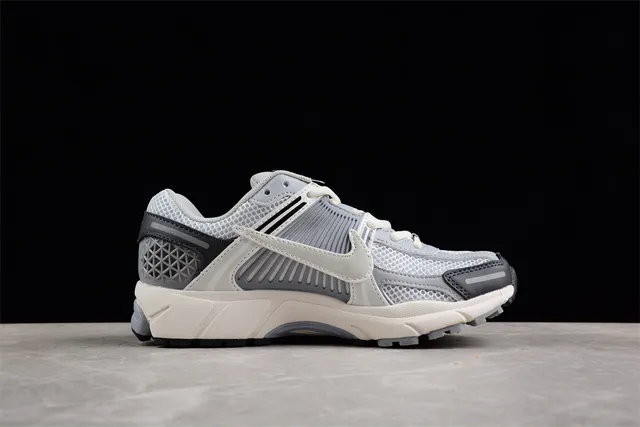 Nike Zoom Vomero 5 Cinza claro Cinza Escuro Tênis de Corrida 11