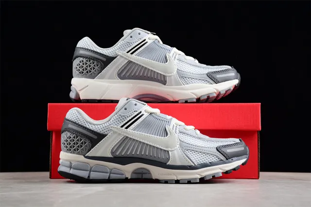 Nike Zoom Vomero 5 Cinza claro Cinza Escuro Tênis de Corrida 15