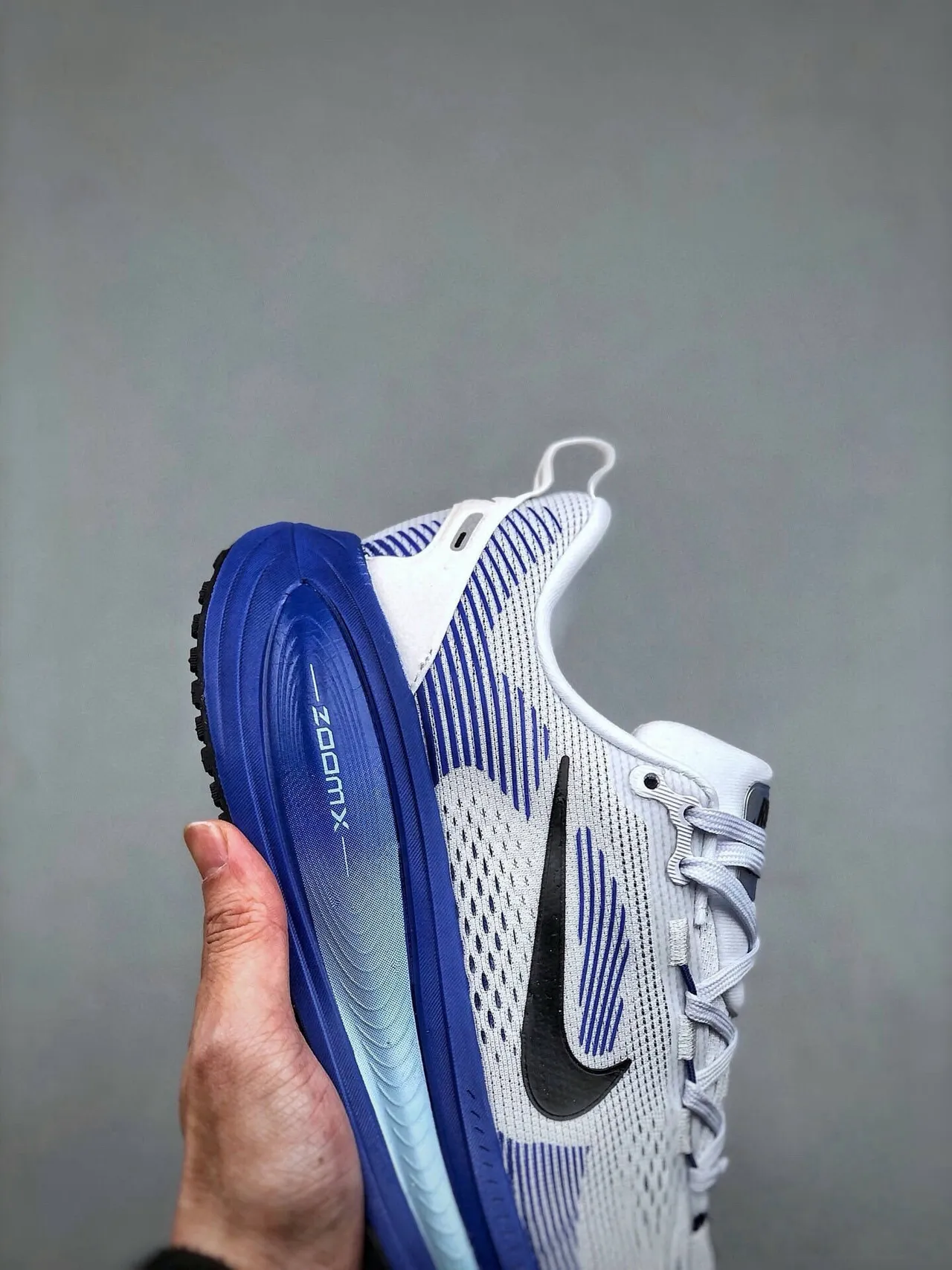 Nike ZoomX Blue Gray Engineered Mesh Upper Layered Midsole Running Shoes 5